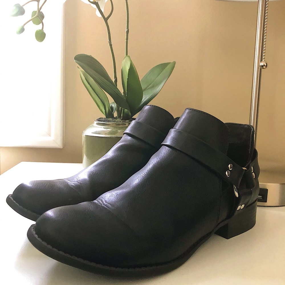 Wild Fable Black Leather Booties